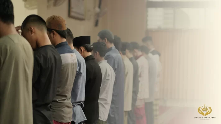 Bacaan Niat Sholat Tarawih Sendiri dan Berjamaah